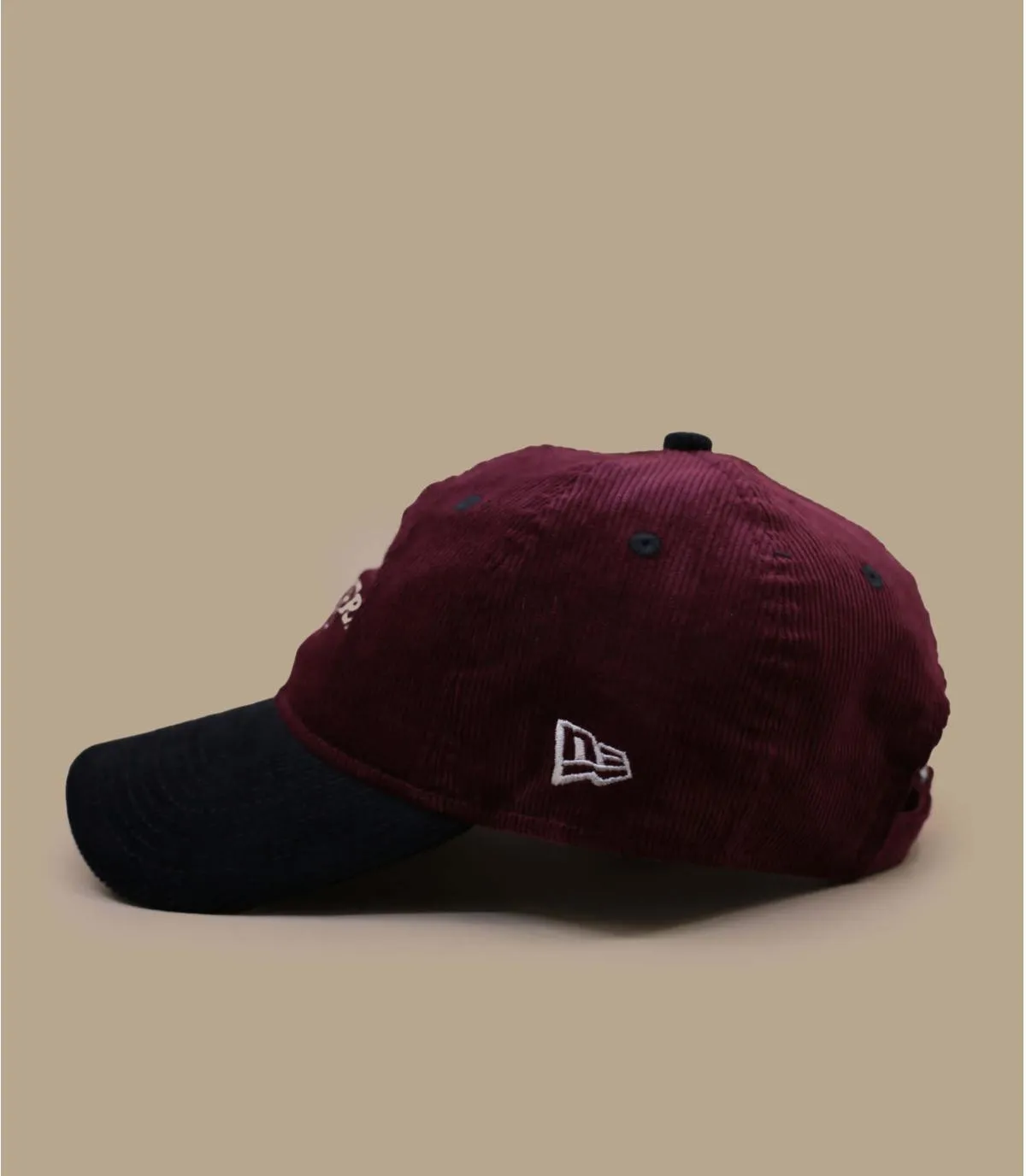 Casquette baseball côtelé rouge et noir - Casquette Contrast Cord 9Twenty cardinal navy New Era : Headict