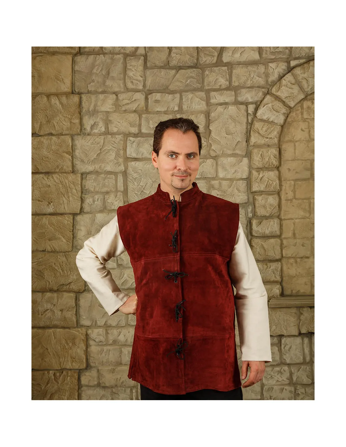 Gilet Laertes Renaissance en daim bordeaux ⚔️ Boutique Épées