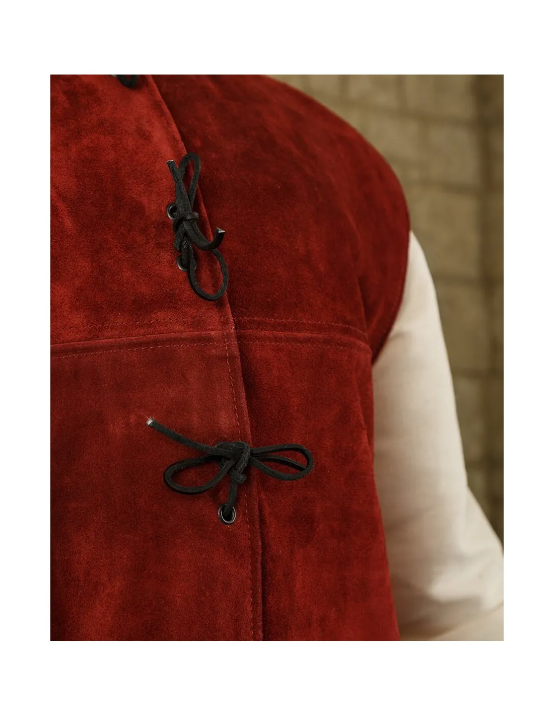 Gilet Laertes Renaissance en daim bordeaux ⚔️ Boutique Épées