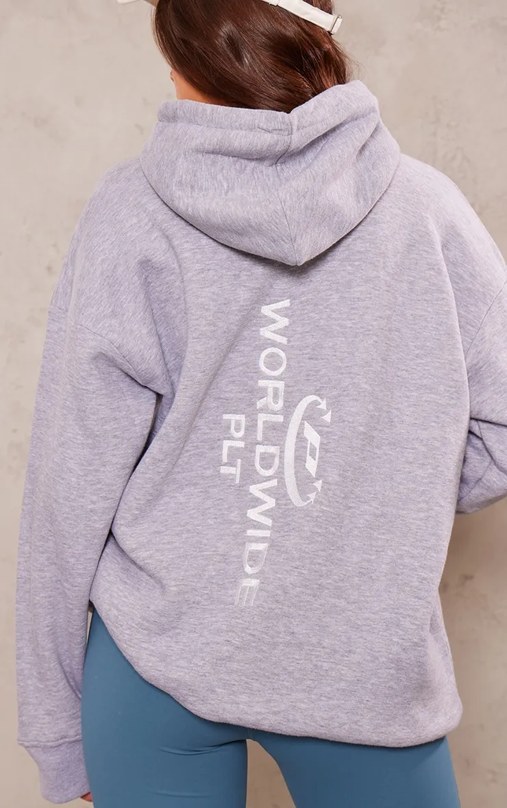 PRETTYLITTLETHING Hoodie gris chiné à slogan Worldwide brodé dans le dos